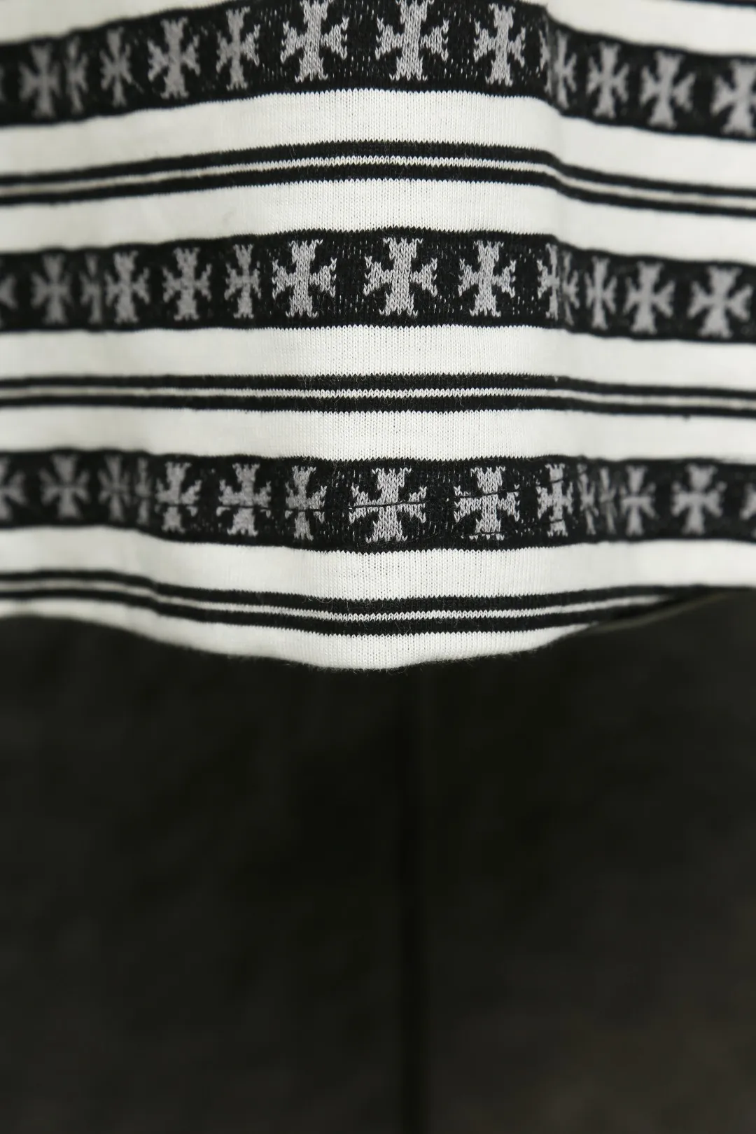 P210 Actual photo [Popular item] Code: 25020# Color: Black/Pink/Blue Size: S to - CH Croix heart niche design cross jacquard striped long sleeves brings striped Polo to Next Levels. Loose fit. Same style for men and women. Lazy and casual. Street style. Three colors. Customized style.